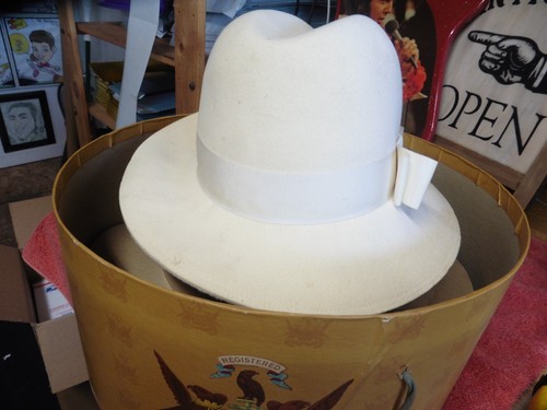 Vintage knox hat box - box, wool